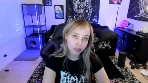 Snapshot of luna_lovelyy chatting on 5, 5, 2026 Luna online show from 5, 5, 2026