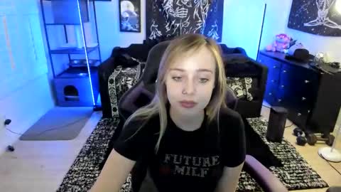 Snapshot of luna_lovelyy chatting on 8, 5, 2026 Luna online show from 8, 5, 2026