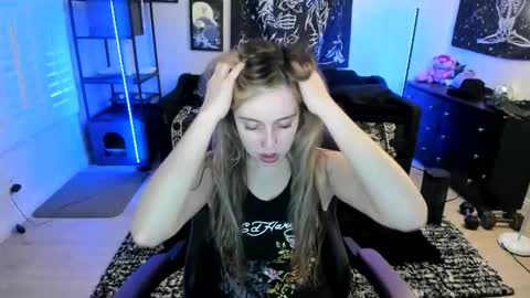 Snapshot of luna_lovelyy chatting on 8, 5, 2026 Luna online show from 8, 5, 2026