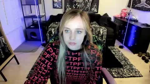 Snapshot of luna_lovelyy chatting on 6, 6, 2026 Luna online show from 6, 6, 2026