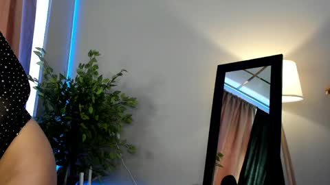 Snapshot of luna_mee chatting on 28, 4, 2026 Adele online show from 28, 4, 2026