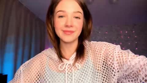 Snapshot of luna_moran chatting on 7, 3, 2025 Lina online show from 7, 3, 2025