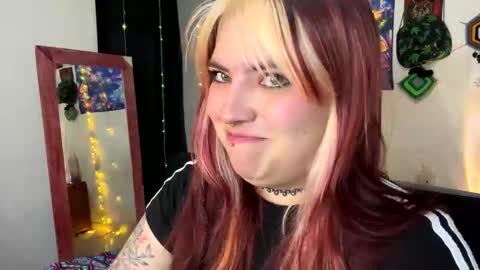 luna_rayy online show from 20, 10, 2025