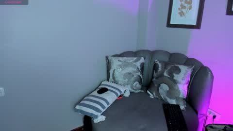 Luna Rosse  online show from 5, 4, 2026