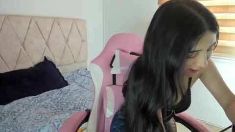 luna_roussee online show from 15, 10, 2025