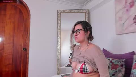 Snapshot of luna_sandoval__ chatting on 12, 11, 2025 Luna Sandoval online show from 12, 11, 2025