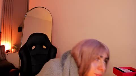 Luna online show from 5, 1, 2026