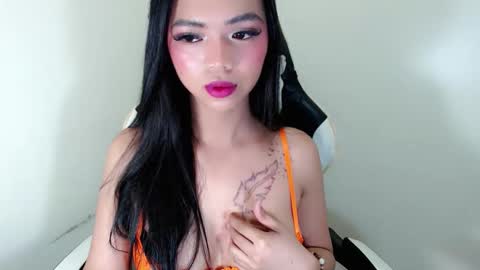 luna_whitedoll online show from 13, 4, 2026