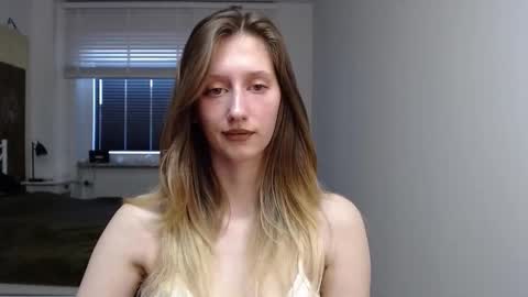 L U N A  online show from 26, 9, 2025