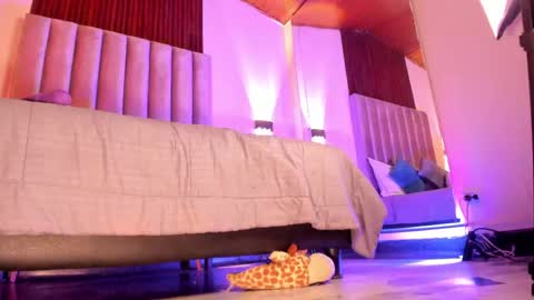 lunaa_moonn online show from 22, 5, 2026