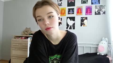 Snapshot of lunaastar_ chatting on 4, 1, 2025 lunaastar_ online show from 4, 1, 2025