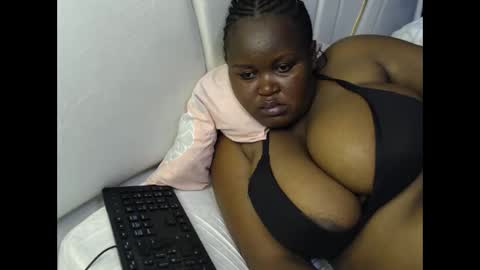 lunabloom01 online show from 18, 12, 2025