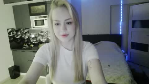 lunapeony online show from 21, 2, 2026