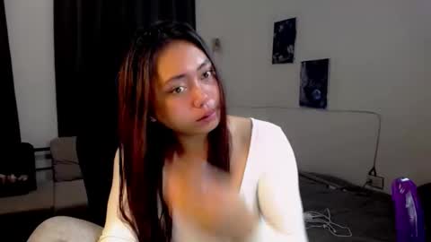 Snapshot of lunapinay chatting on 23, 4, 2026 Luna online show from 23, 4, 2026