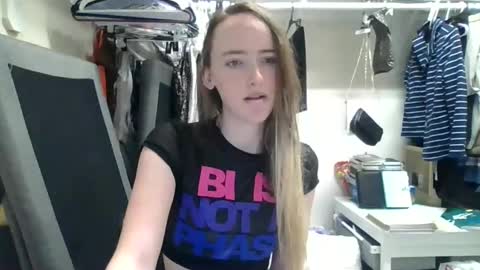 lunapixie2020 online show from 17, 1, 2025