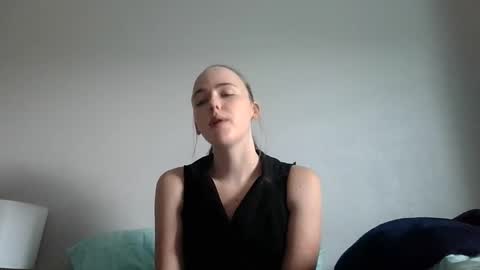 Snapshot of lunapixie2020 chatting on 15, 4, 2026 lunapixie2020 online show from 15, 4, 2026