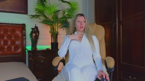 Luna Rishi online show from 10, 4, 2026