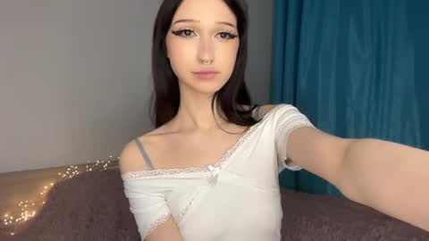 Snapshot of lunarmolly chatting on 15, 4, 2026 LunarMoly online show from 15, 4, 2026