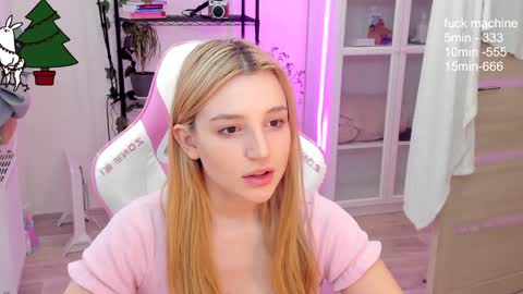 Snapshot of lunatale chatting on 13, 12, 2024 Kate online show from 13, 12, 2024