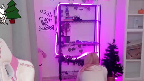 Snapshot of lunatale chatting on 7, 1, 2025 Kate online show from 7, 1, 2025