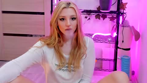 Snapshot of lunatale chatting on 10, 1, 2025 Kate online show from 10, 1, 2025