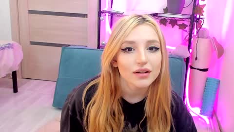 Snapshot of lunatale chatting on 15, 1, 2025 Kate online show from 15, 1, 2025