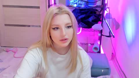 Snapshot of lunatale chatting on 4, 2, 2025 Kate online show from 4, 2, 2025