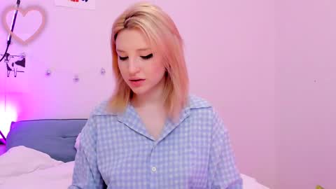 Snapshot of lunatale chatting on 25, 2, 2025 Kate online show from 25, 2, 2025
