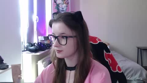 Snapshot of lunaxcherry chatting on 7, 6, 2026 LunaXcherry online show from 7, 6, 2026