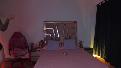 LUNA ROSE online show from 19, 1, 2026