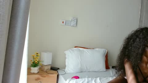 Snapshot of lust4karly_ chatting on 16, 11, 2025 Karly follow for next broadcast updates kisses online show from 16, 11, 2025