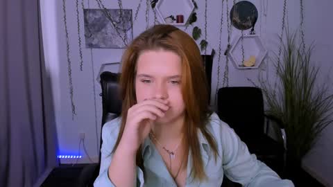 lusy_puff online show from 14, 12, 2024