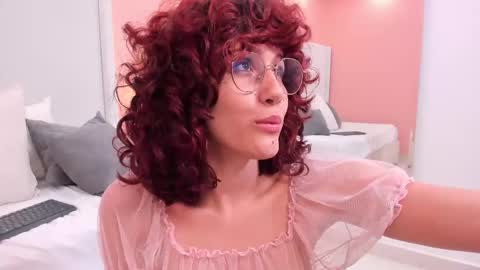Snapshot of luucy_rose chatting on 31, 10, 2025 Lucy Rose online show from 31, 10, 2025