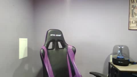 Snapshot of luv2likslit611455 chatting on 12, 9, 2025 Luv2likslit online show from 12, 9, 2025