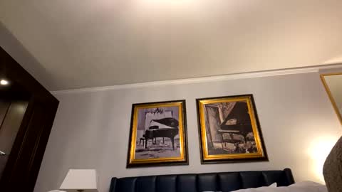 luvs2kiss online show from 11, 9, 2025