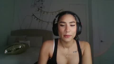 Snapshot of luvvvxliv chatting on 14, 11, 2025 Liv 3 online show from 14, 11, 2025