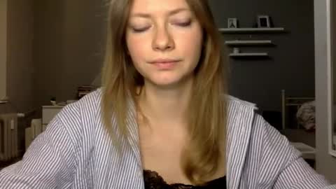 Snapshot of lux_millie chatting on 3, 3, 2026 Millie online show from 3, 3, 2026