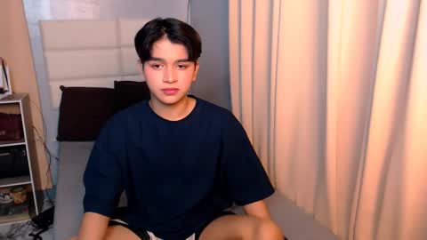 queen lux online show from 9, 3, 2025