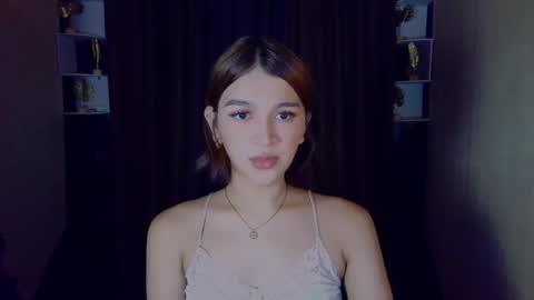 Snapshot of lux_white chatting on 6, 5, 2026 queen lux online show from 6, 5, 2026
