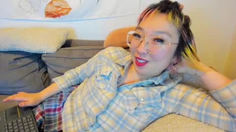 Snapshot of luxgray chatting on 12, 1, 2025 LuxGray online show from 12, 1, 2025