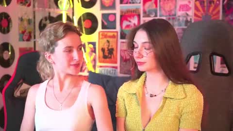 Snapshot of luxrayi chatting on 11, 1, 2025 Ray online show from 11, 1, 2025