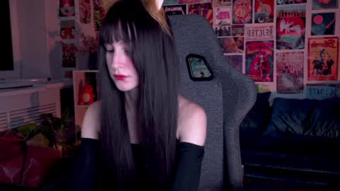 Snapshot of luxrayi chatting on 1, 2, 2025 Ray online show from 1, 2, 2025