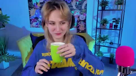 Snapshot of luxrayi chatting on 20, 2, 2025 Ray online show from 20, 2, 2025