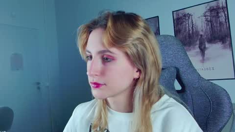 Snapshot of luxrayi chatting on 22, 2, 2025 Ray online show from 22, 2, 2025