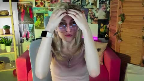 Snapshot of luxrayi chatting on 12, 3, 2025 Ray online show from 12, 3, 2025