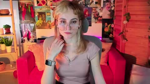 Snapshot of luxrayi chatting on 12, 3, 2025 Ray online show from 12, 3, 2025