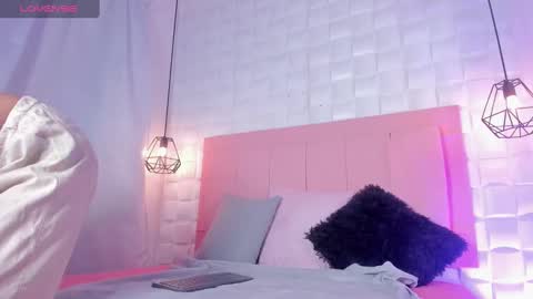 Lyhana Lee online show from 24, 2, 2025