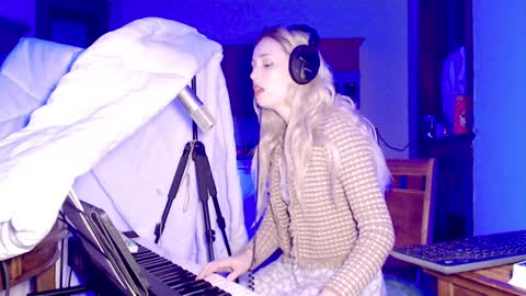 LylacDoll online show from 15, 1, 2025