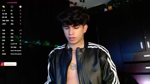 Lyle Bennett Freelance Model online show from 19, 12, 2024