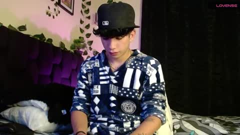 Lyle Bennett Freelance Model online show from 17, 2, 2025